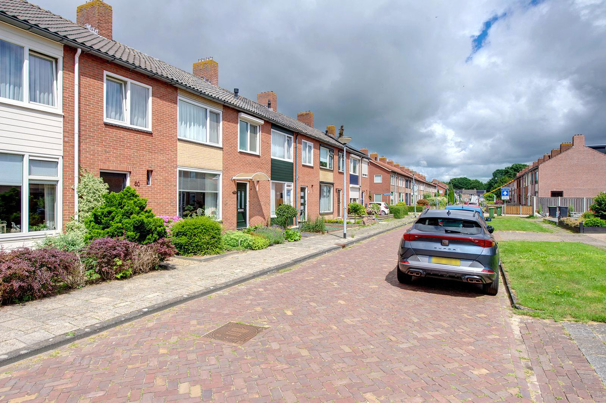 Tussenwoning te koop: Gladiolenstraat 48, Sappemeer
