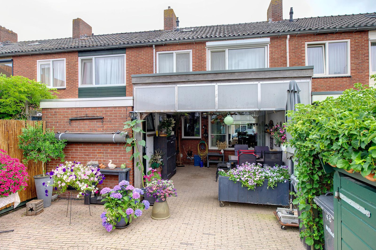 Tussenwoning te koop: Gladiolenstraat 48, Sappemeer