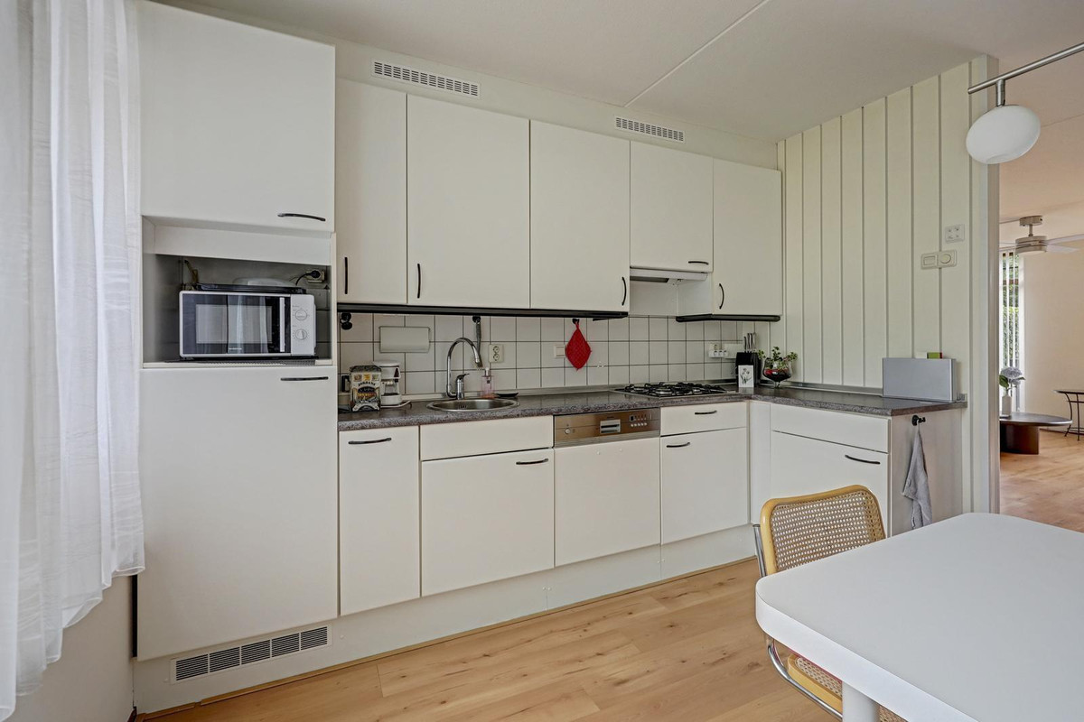 Tussenwoning te koop: Nieuwe Ommoordseweg 74, Rotterdam