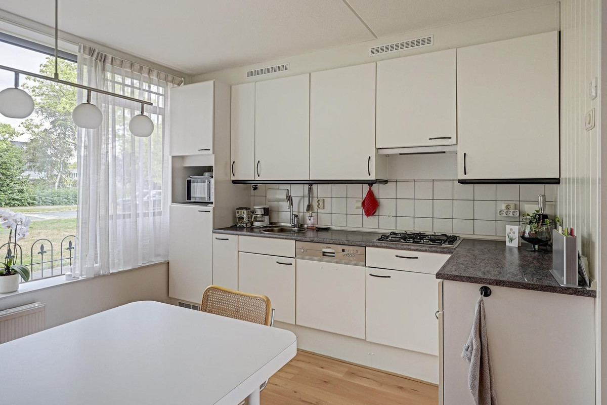 Tussenwoning te koop: Nieuwe Ommoordseweg 74, Rotterdam