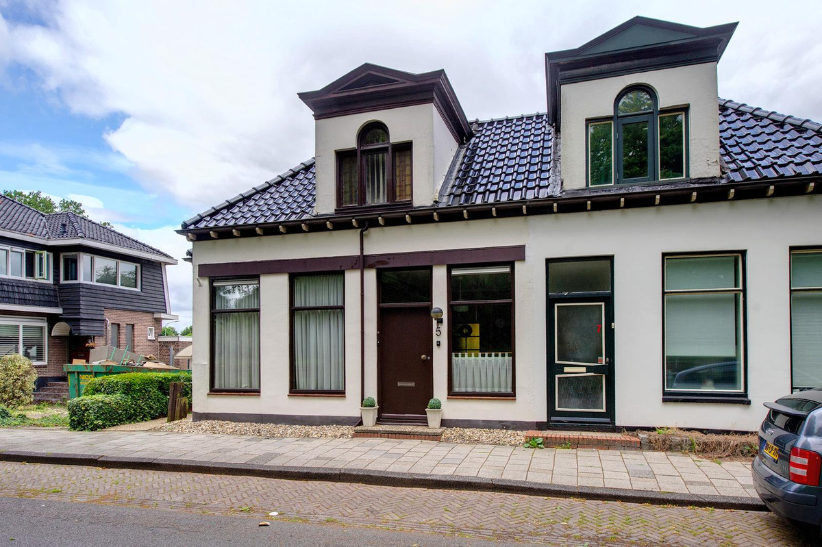 Twee-onder-één-kap te koop: Stationsweg 5, Hoogezand