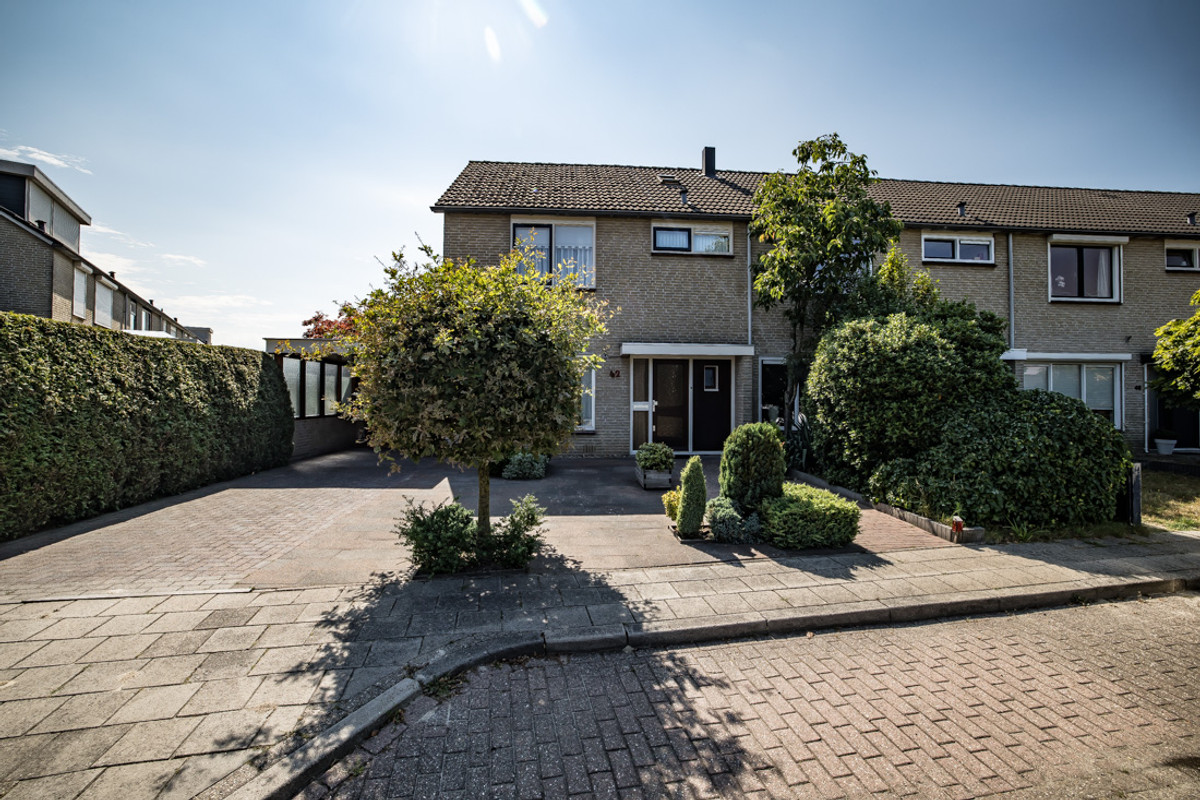 Hoekwoning te koop: Overcinge 42, Almelo