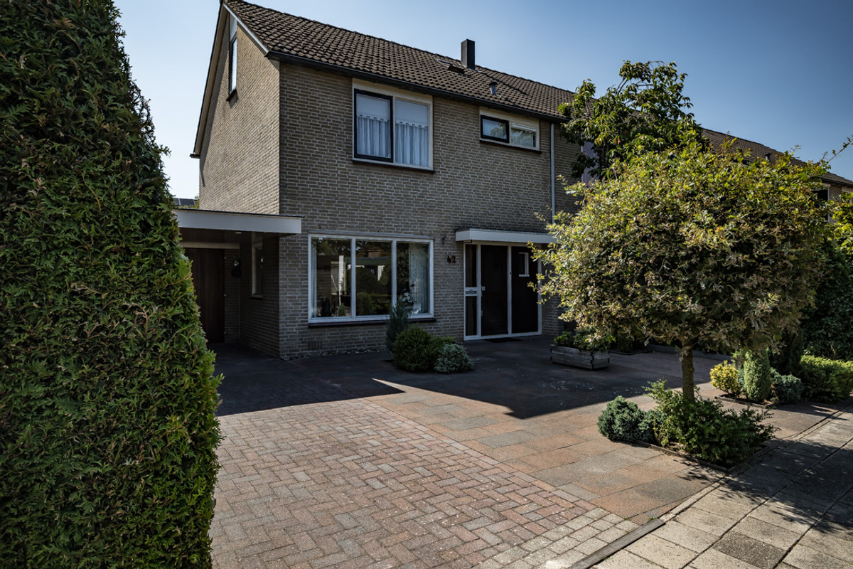 Hoekwoning te koop: Overcinge 42, Almelo