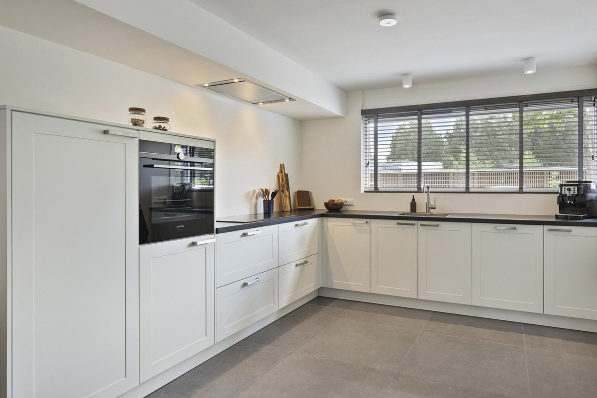 Tussenwoning te koop: Schalkhaarstraat 101, Tilburg