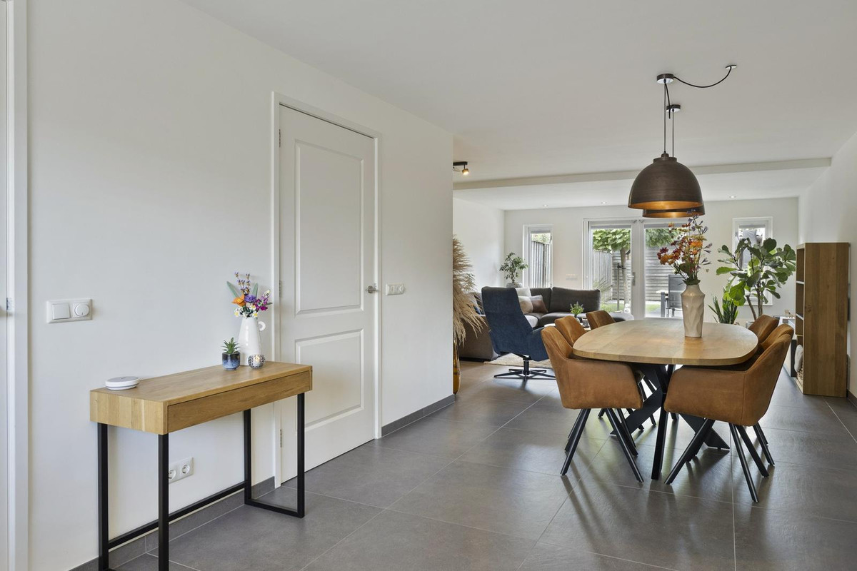 Tussenwoning te koop: Schalkhaarstraat 101, Tilburg