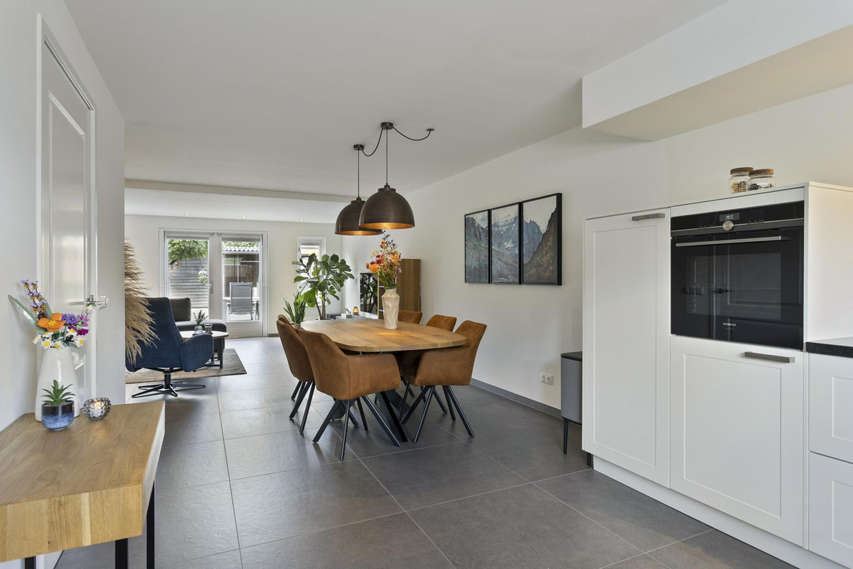 Tussenwoning te koop: Schalkhaarstraat 101, Tilburg