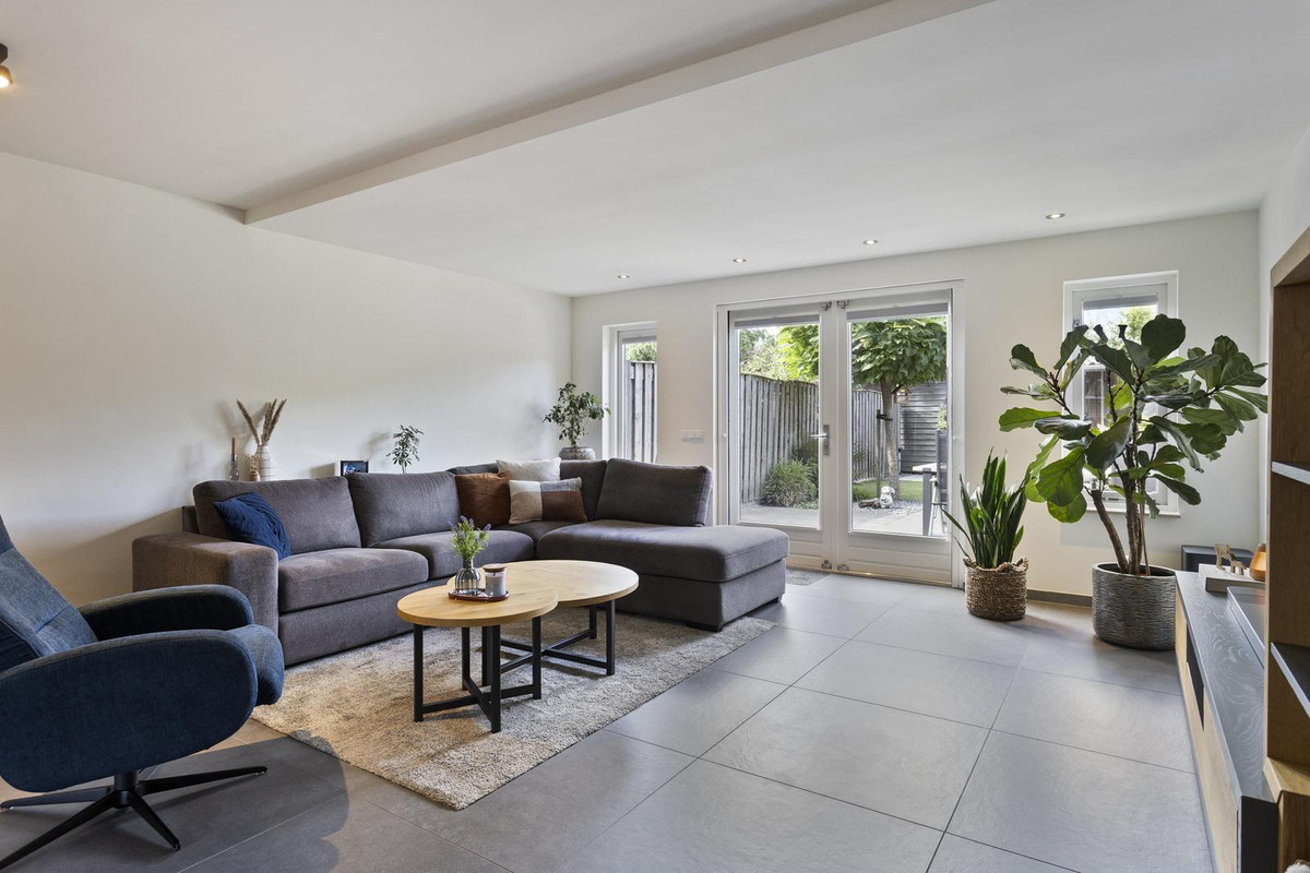 Tussenwoning te koop: Schalkhaarstraat 101, Tilburg