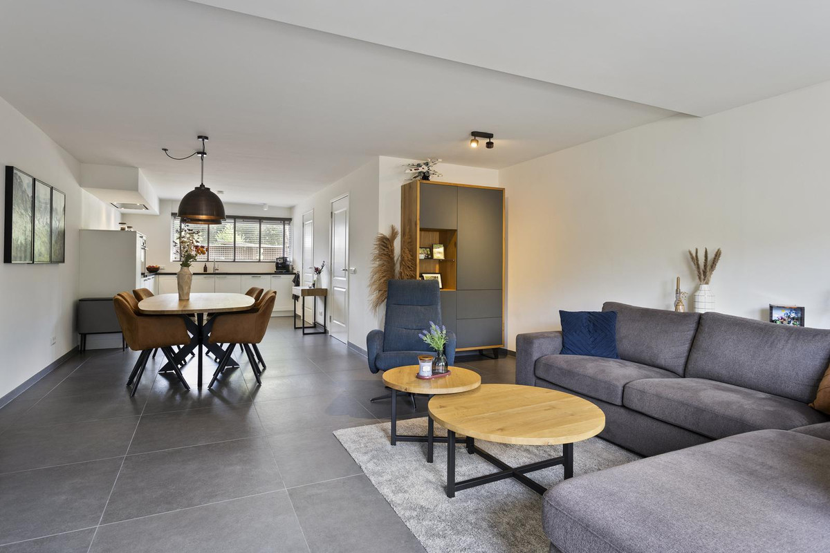 Tussenwoning te koop: Schalkhaarstraat 101, Tilburg