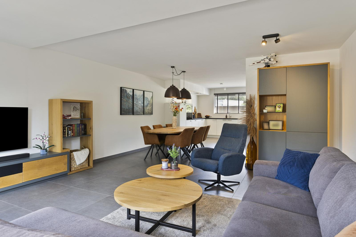 Tussenwoning te koop: Schalkhaarstraat 101, Tilburg