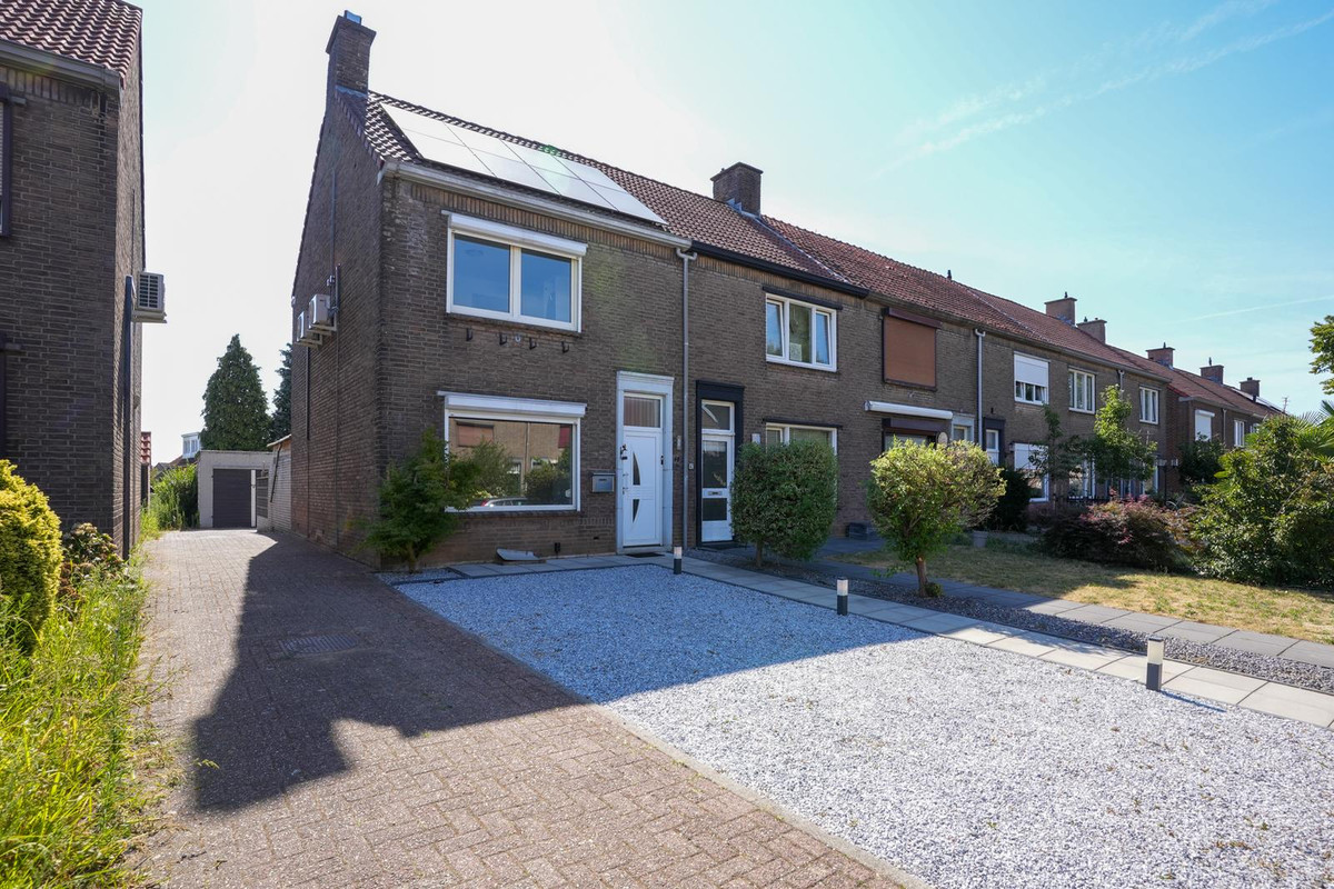 Hoekwoning te koop: Antoniusstraat 44, Geleen