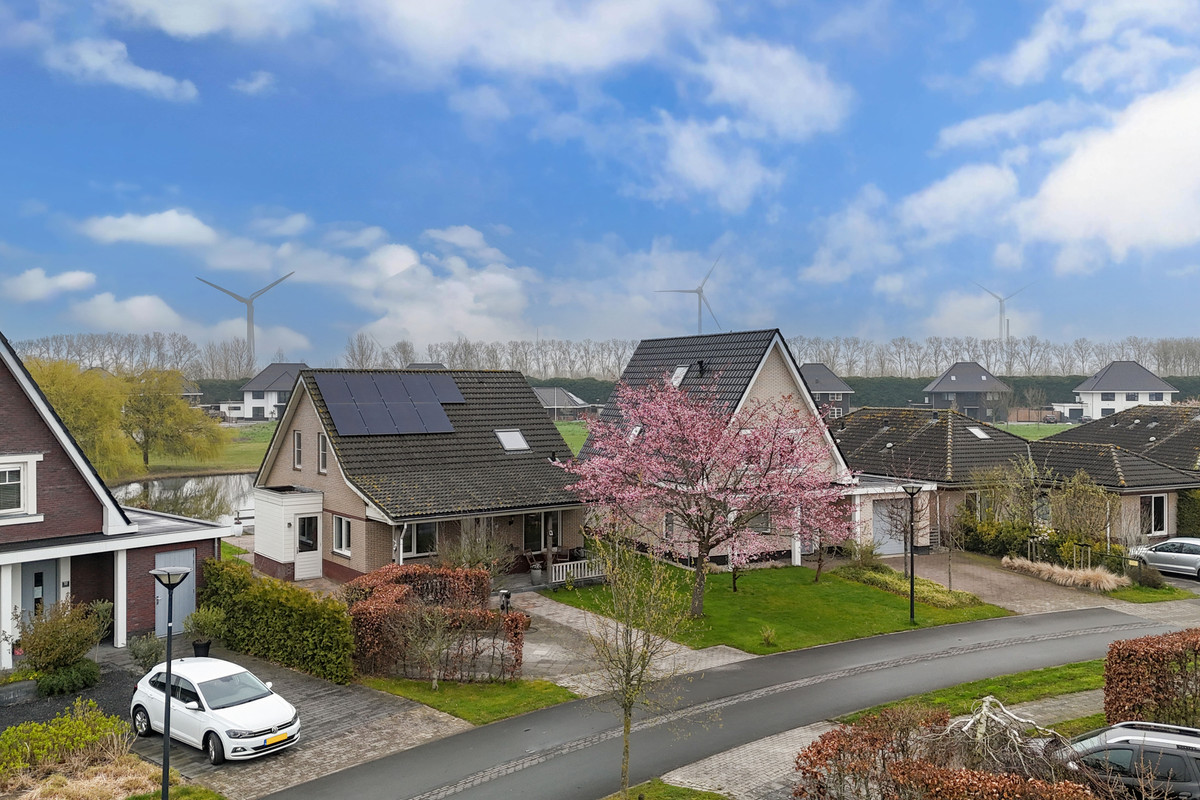 Vrijstaande woning te koop: Vennendal 55, Lelystad