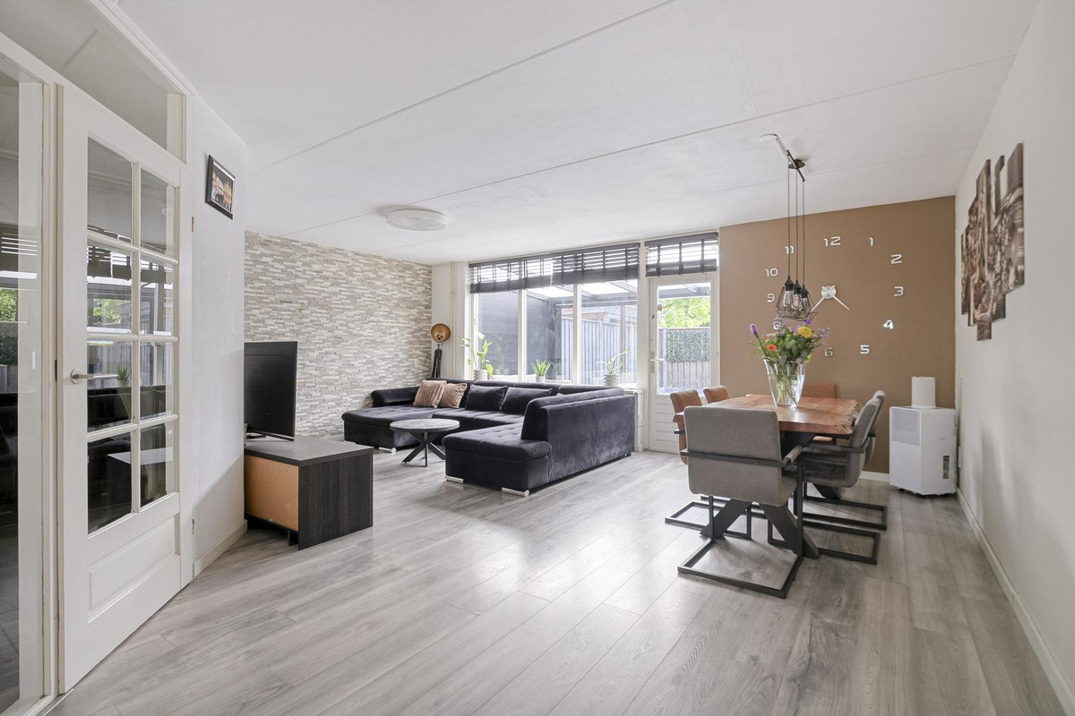 Tussenwoning te koop: Neckarstraat 6, Lelystad