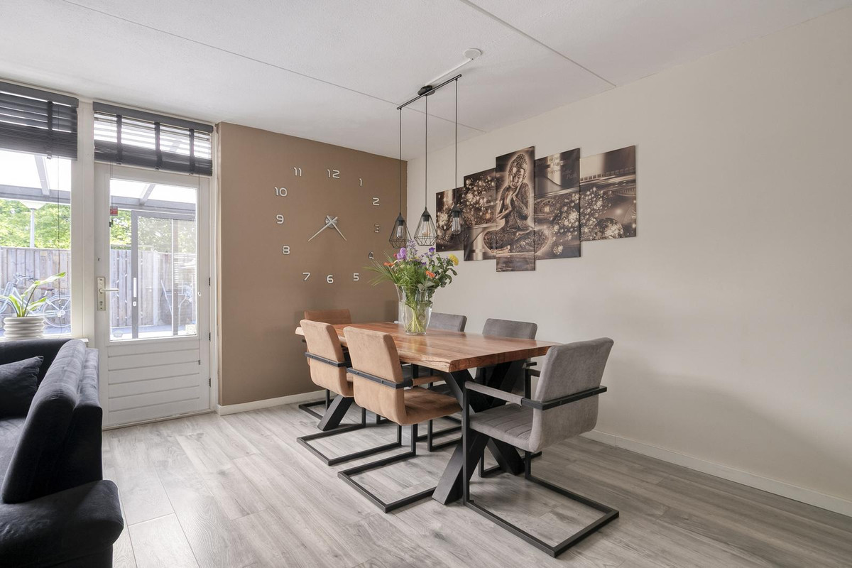 Tussenwoning te koop: Neckarstraat 6, Lelystad