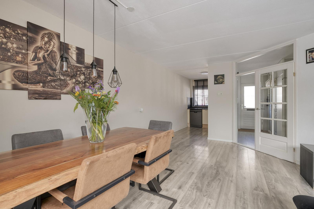 Tussenwoning te koop: Neckarstraat 6, Lelystad