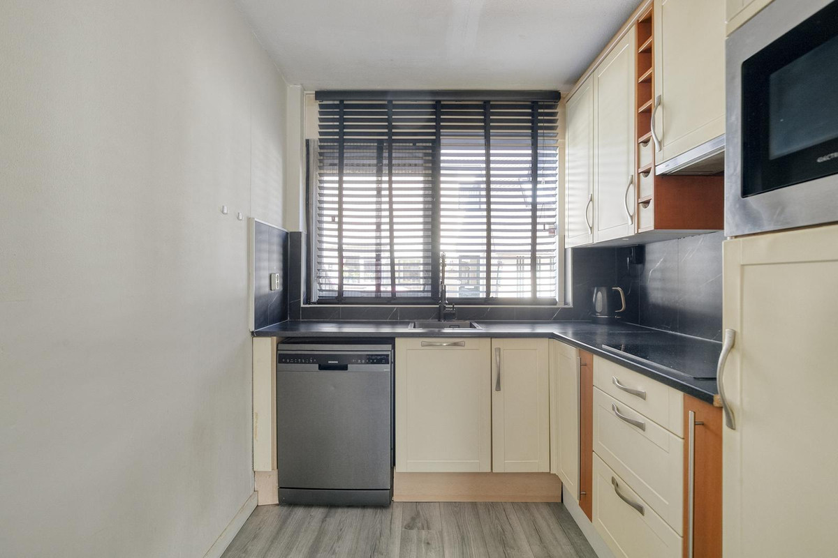 Tussenwoning te koop: Neckarstraat 6, Lelystad