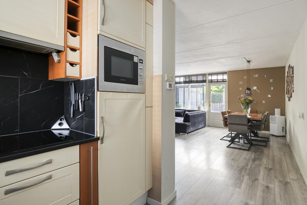 Tussenwoning te koop: Neckarstraat 6, Lelystad