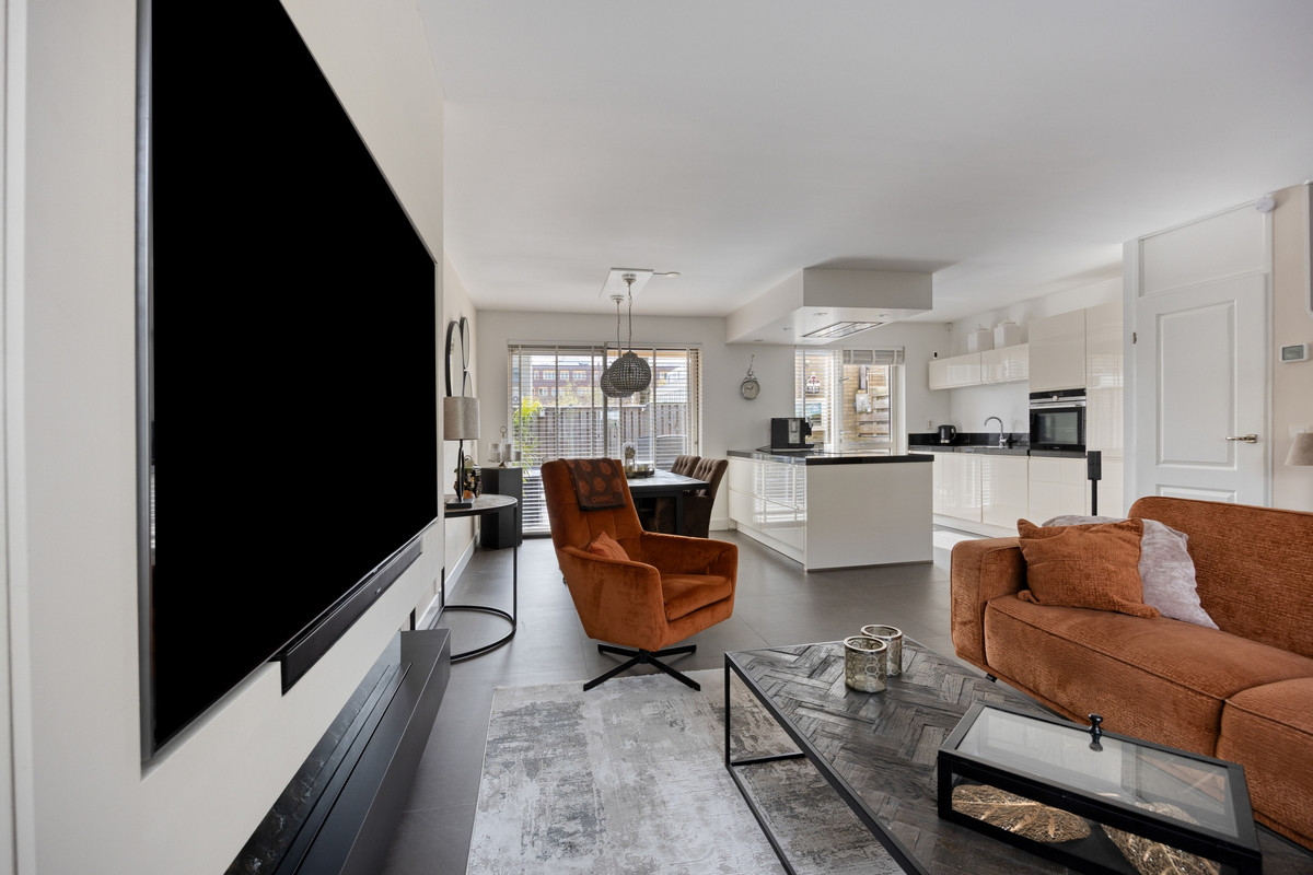 Tussenwoning te koop: Samenwerking 27, Amsterdam