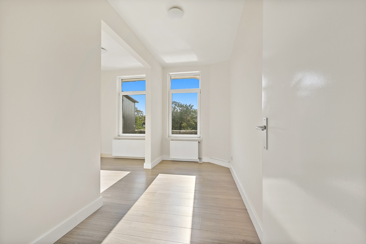 Appartement te koop: Tienhovenselaan 4, 'S-Gravenhage