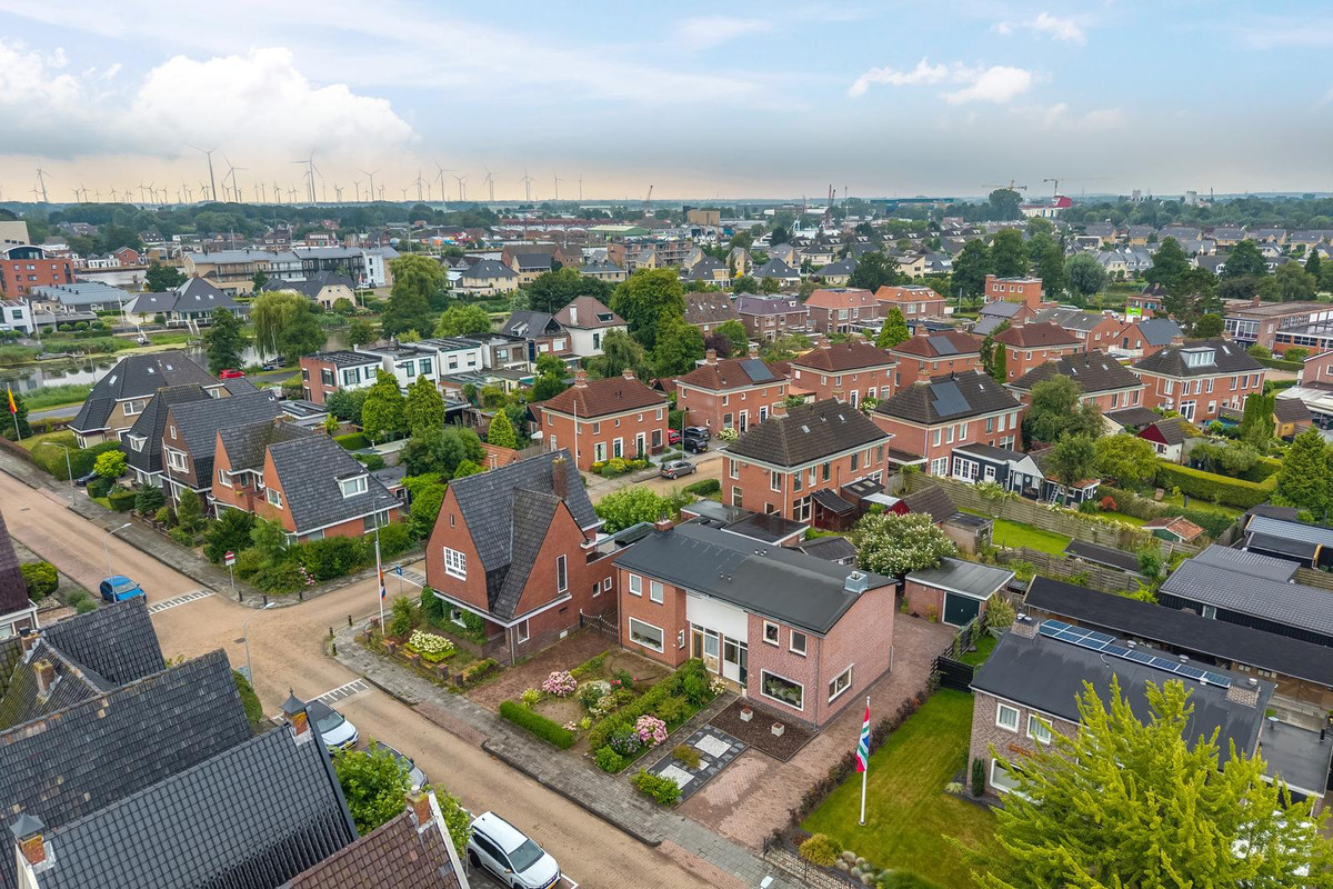 Twee-onder-één-kap te koop: Cornelis Houtmanstraat 22, Delfzijl