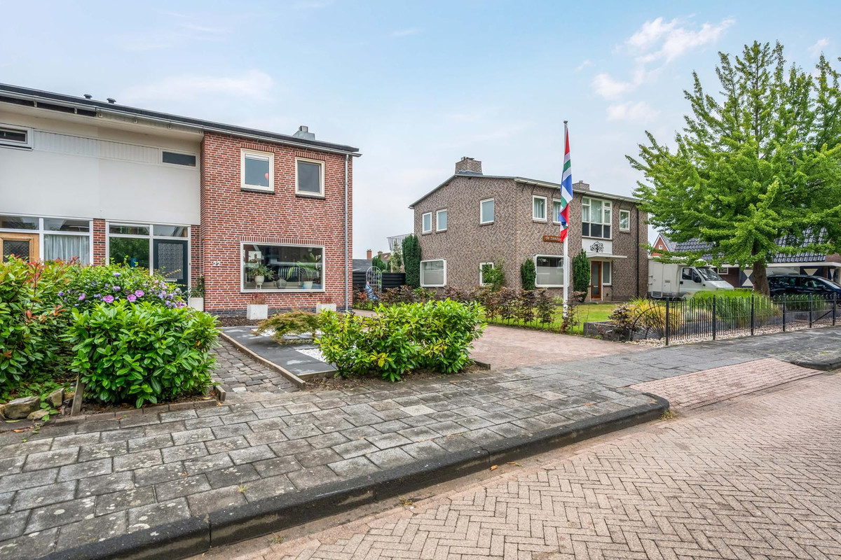 Twee-onder-één-kap te koop: Cornelis Houtmanstraat 22, Delfzijl