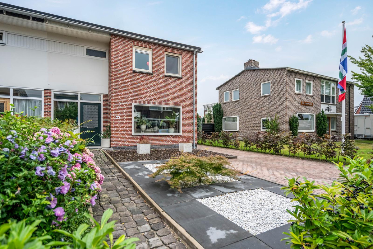 Twee-onder-één-kap te koop: Cornelis Houtmanstraat 22, Delfzijl