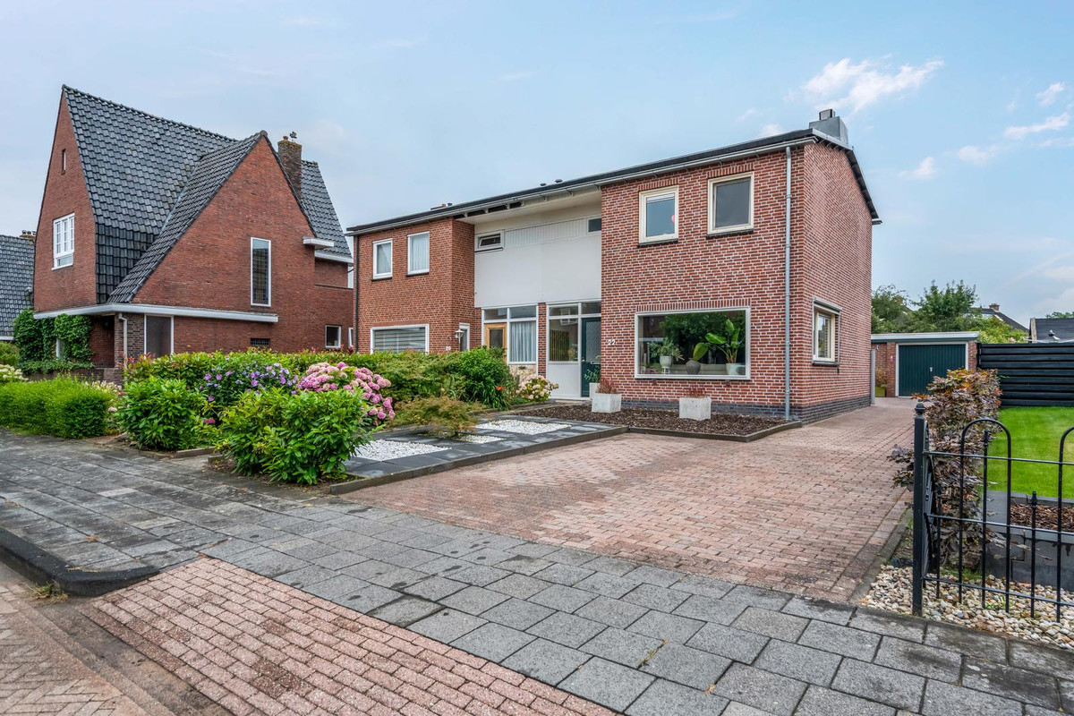 Twee-onder-één-kap te koop: Cornelis Houtmanstraat 22, Delfzijl