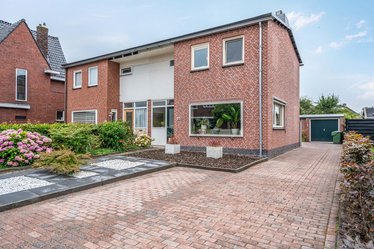 Twee-onder-één-kap te koop: Cornelis Houtmanstraat 22, Delfzijl