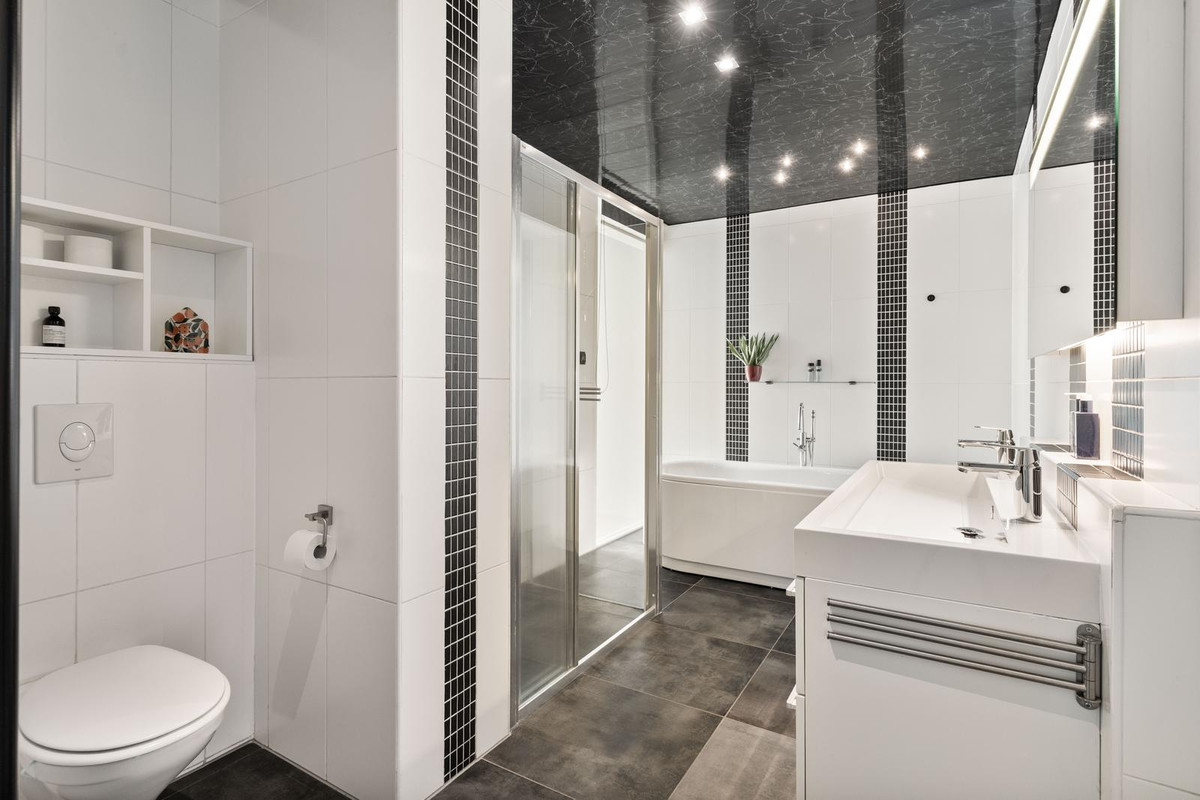 Tussenwoning te koop: Collierstraat 33, Almere
