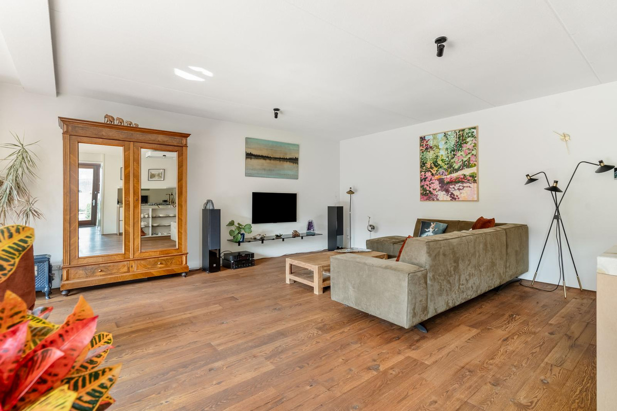 Tussenwoning te koop: Collierstraat 33, Almere