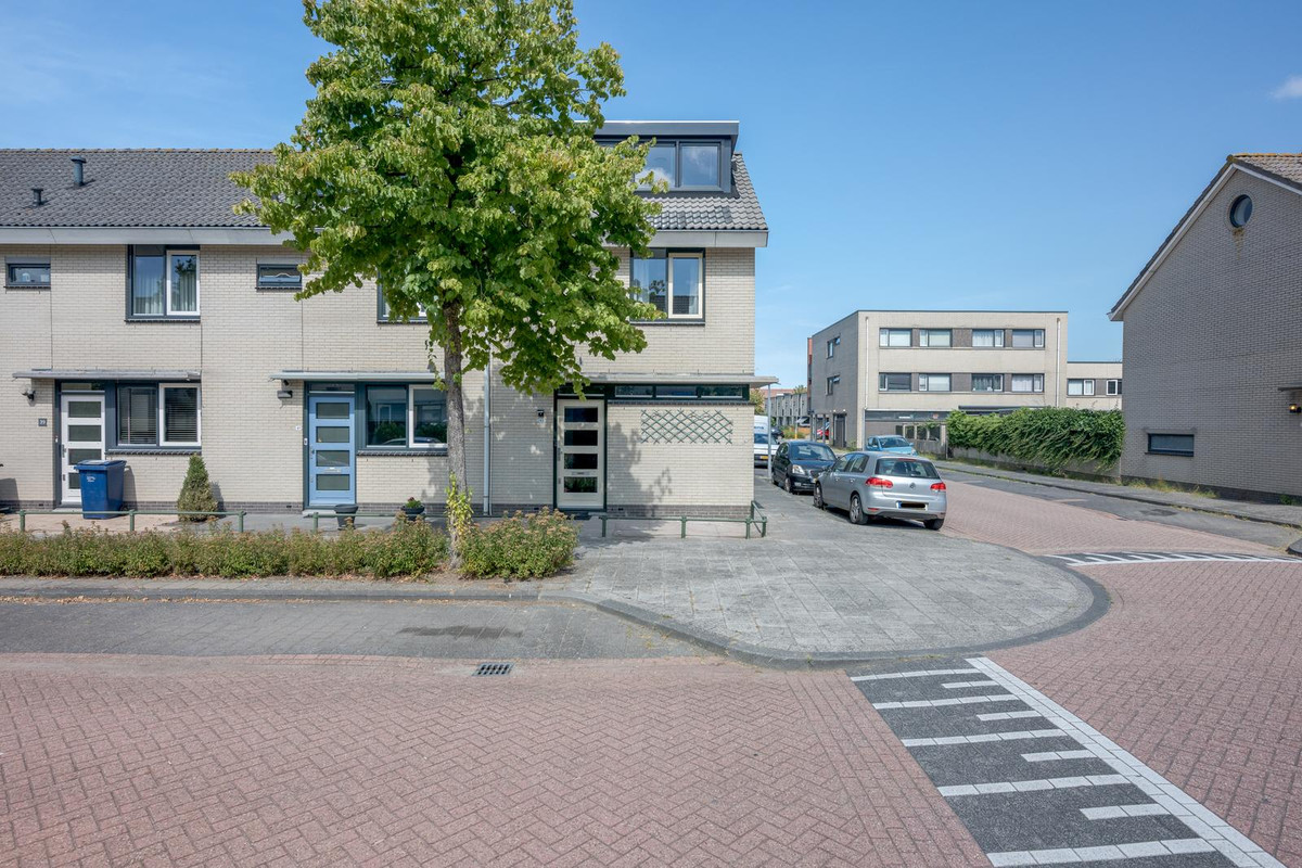 Hoekwoning te koop: John Fordstraat 43, Almere