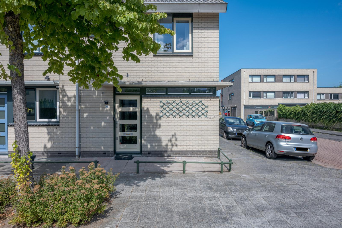Hoekwoning te koop: John Fordstraat 43, Almere
