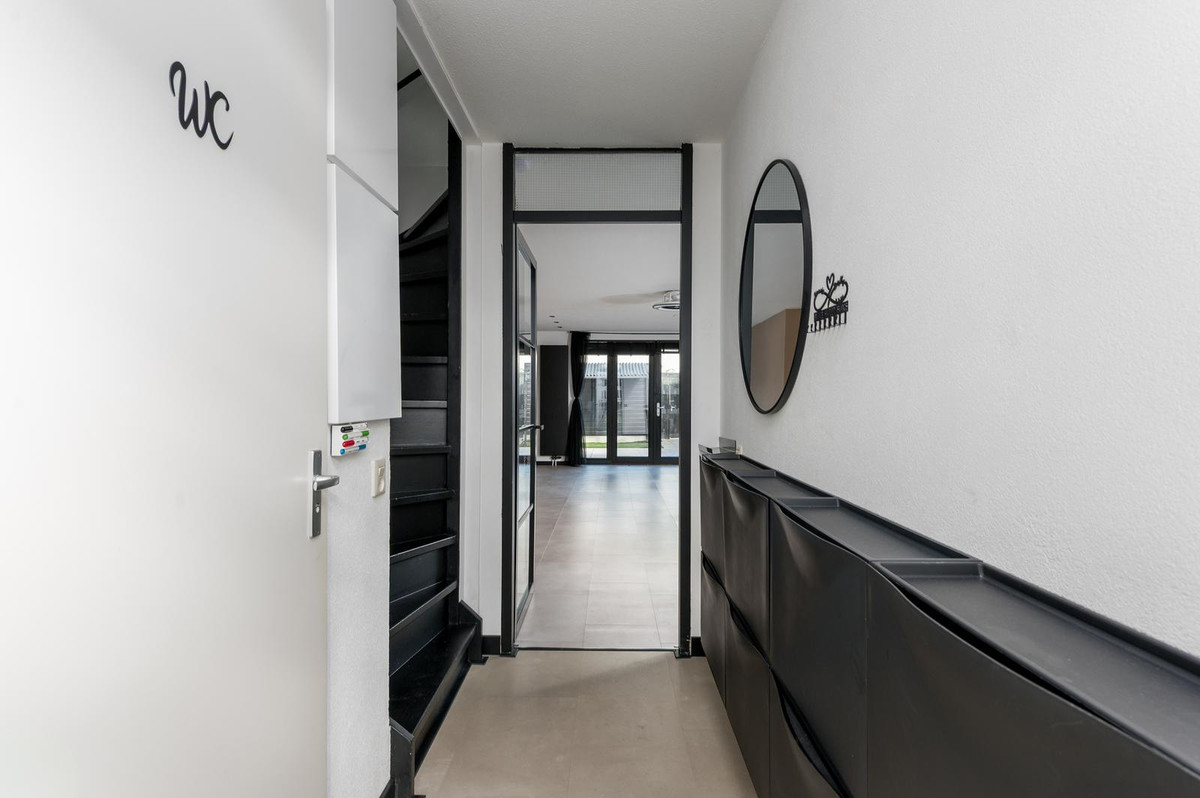 Hoekwoning te koop: John Fordstraat 43, Almere