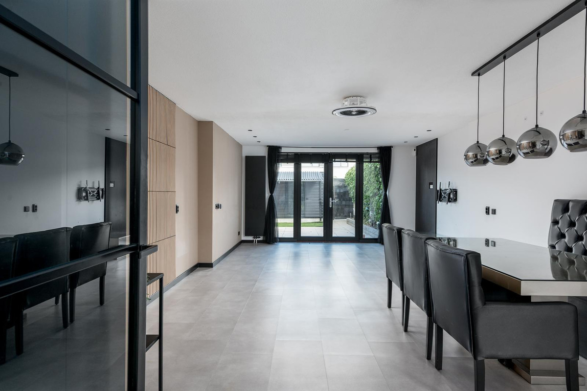 Hoekwoning te koop: John Fordstraat 43, Almere