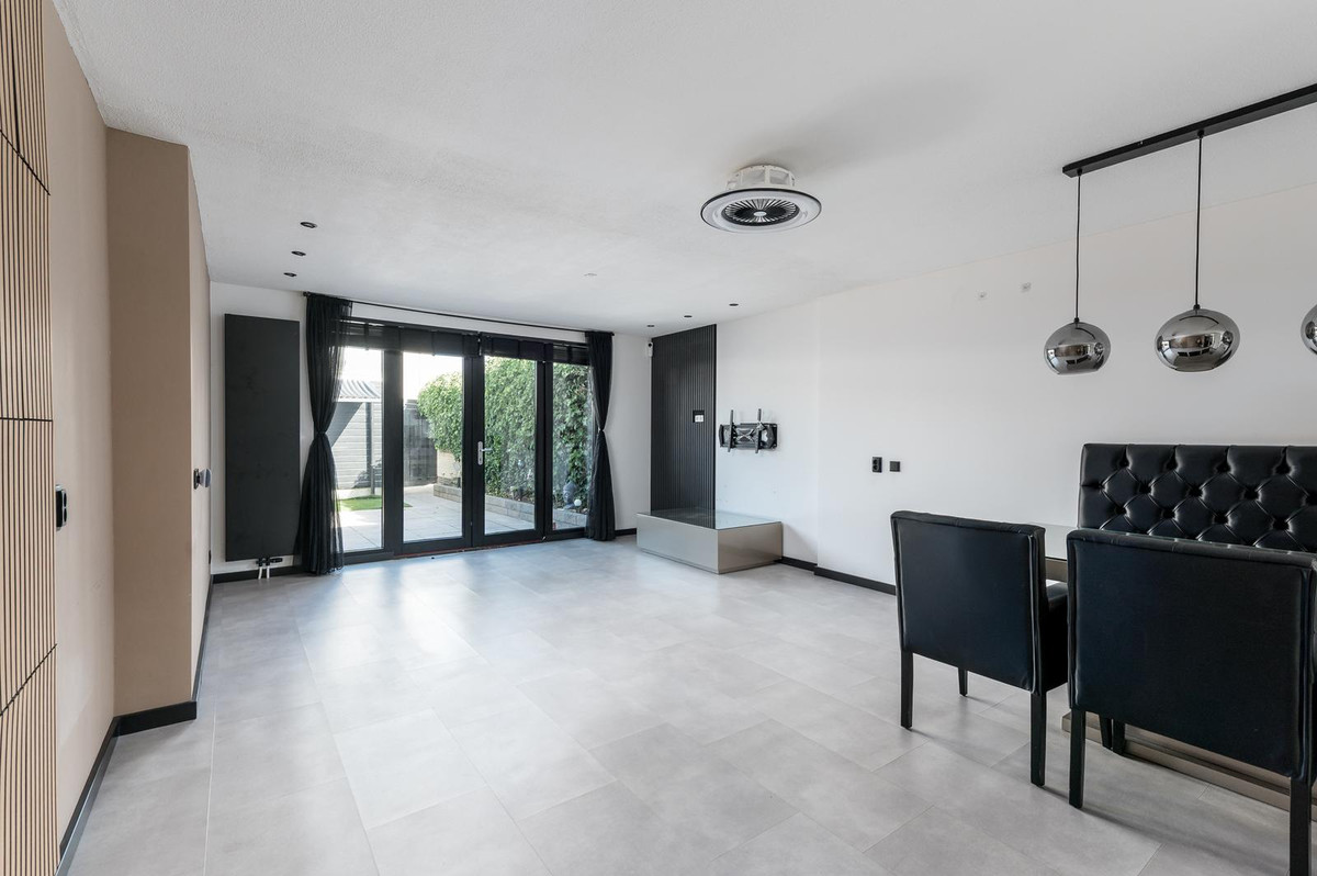 Hoekwoning te koop: John Fordstraat 43, Almere