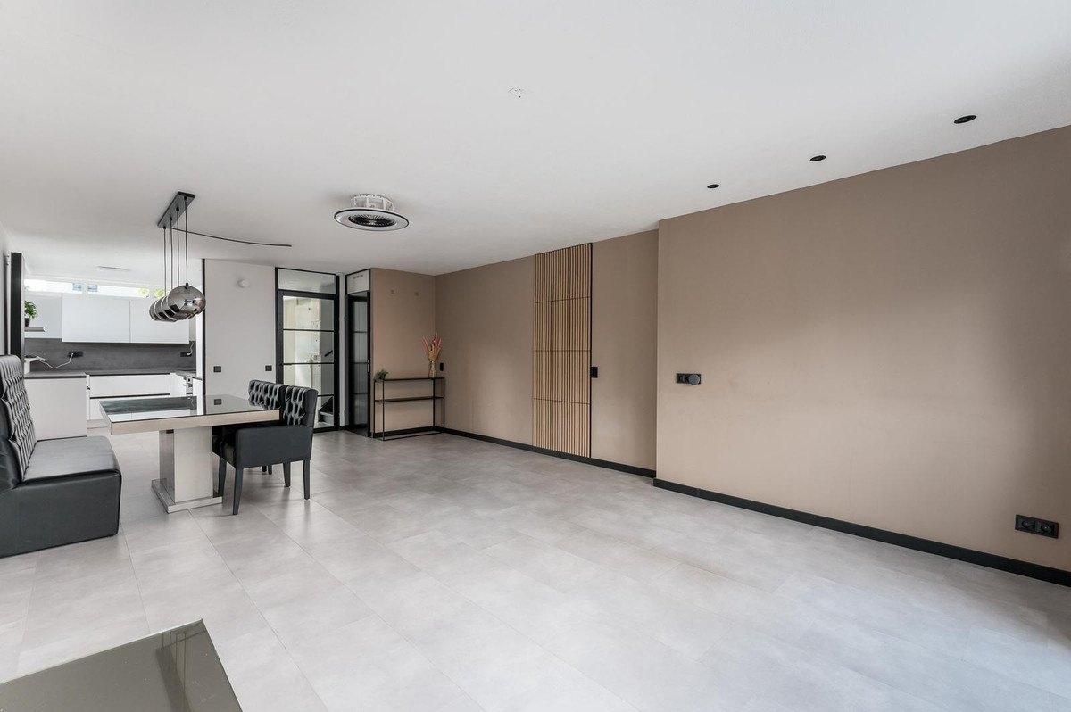 Hoekwoning te koop: John Fordstraat 43, Almere