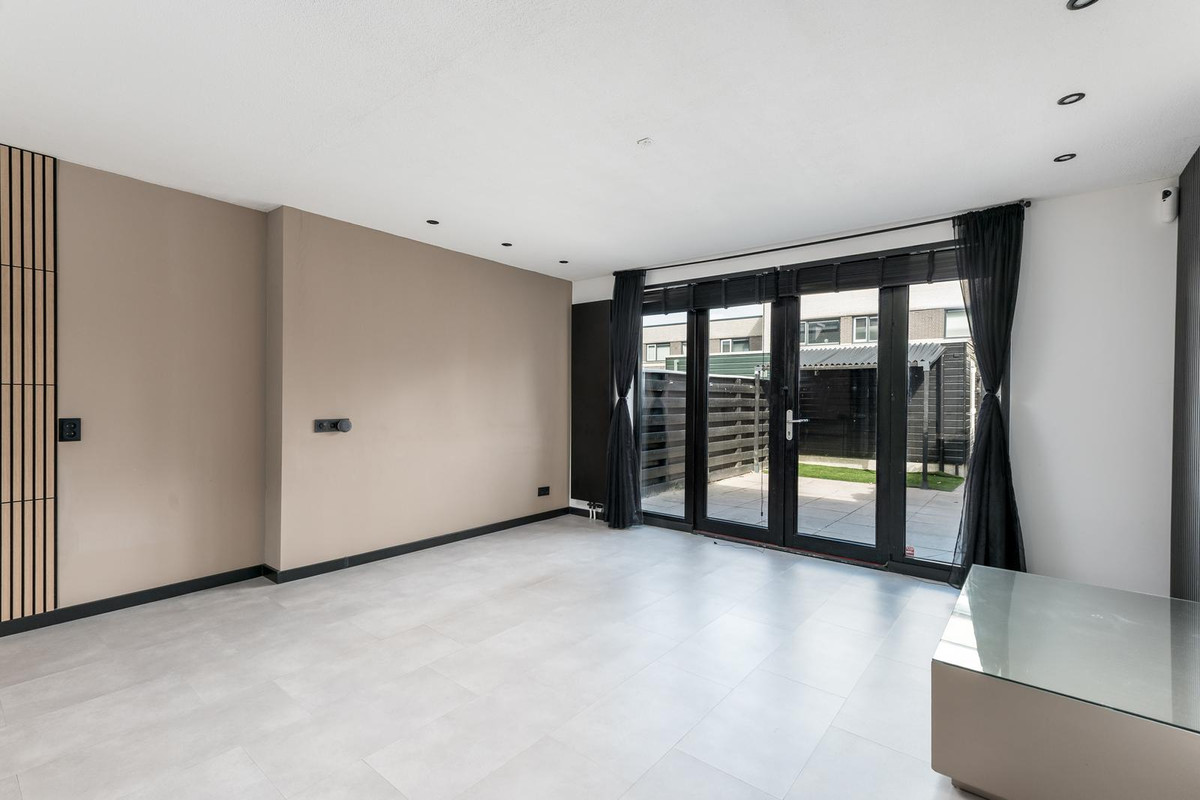 Hoekwoning te koop: John Fordstraat 43, Almere