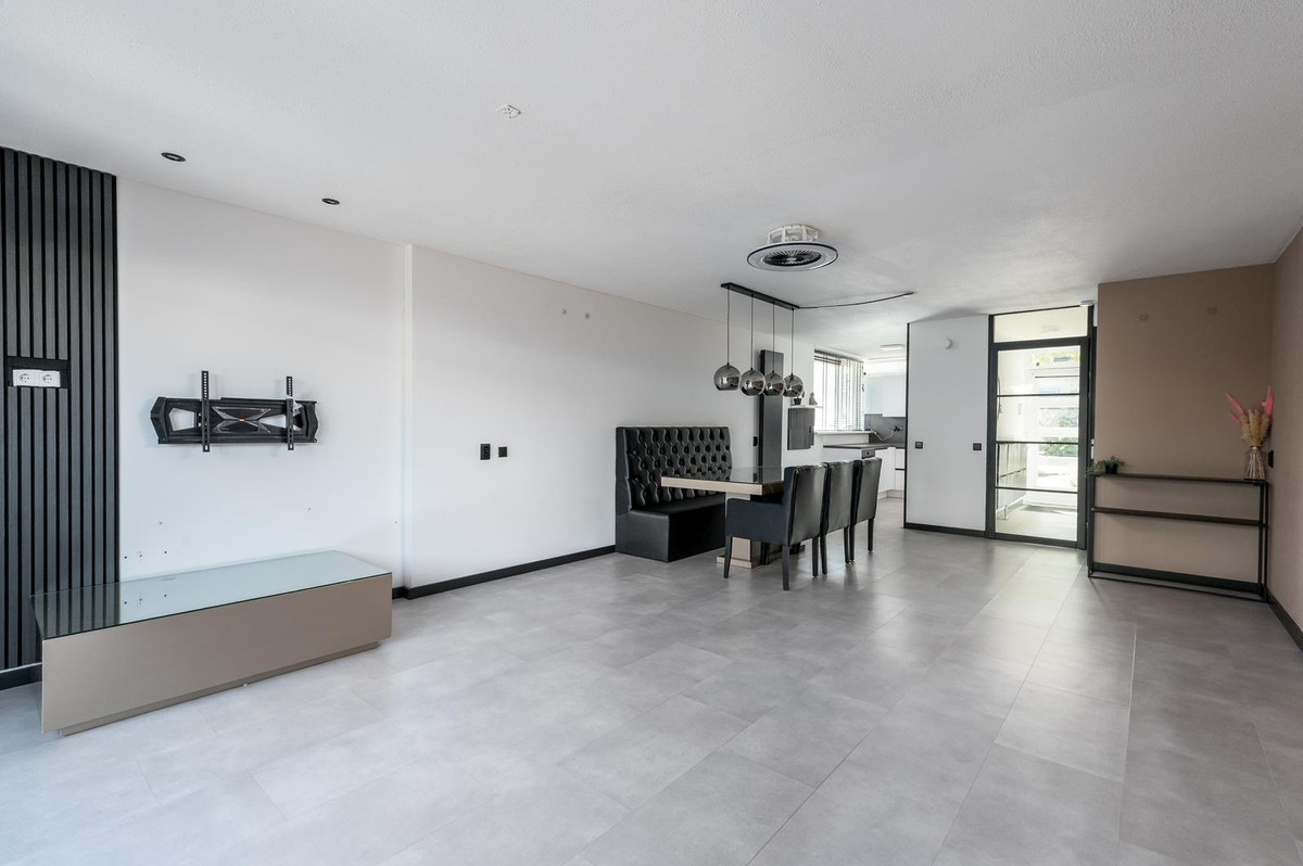 Hoekwoning te koop: John Fordstraat 43, Almere