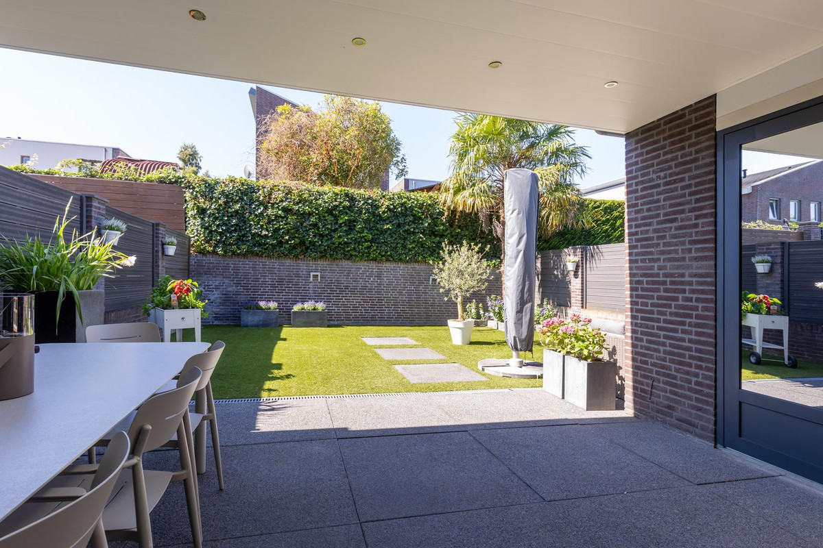 Tussenwoning te koop: Laan van Westfalen 92, Geleen