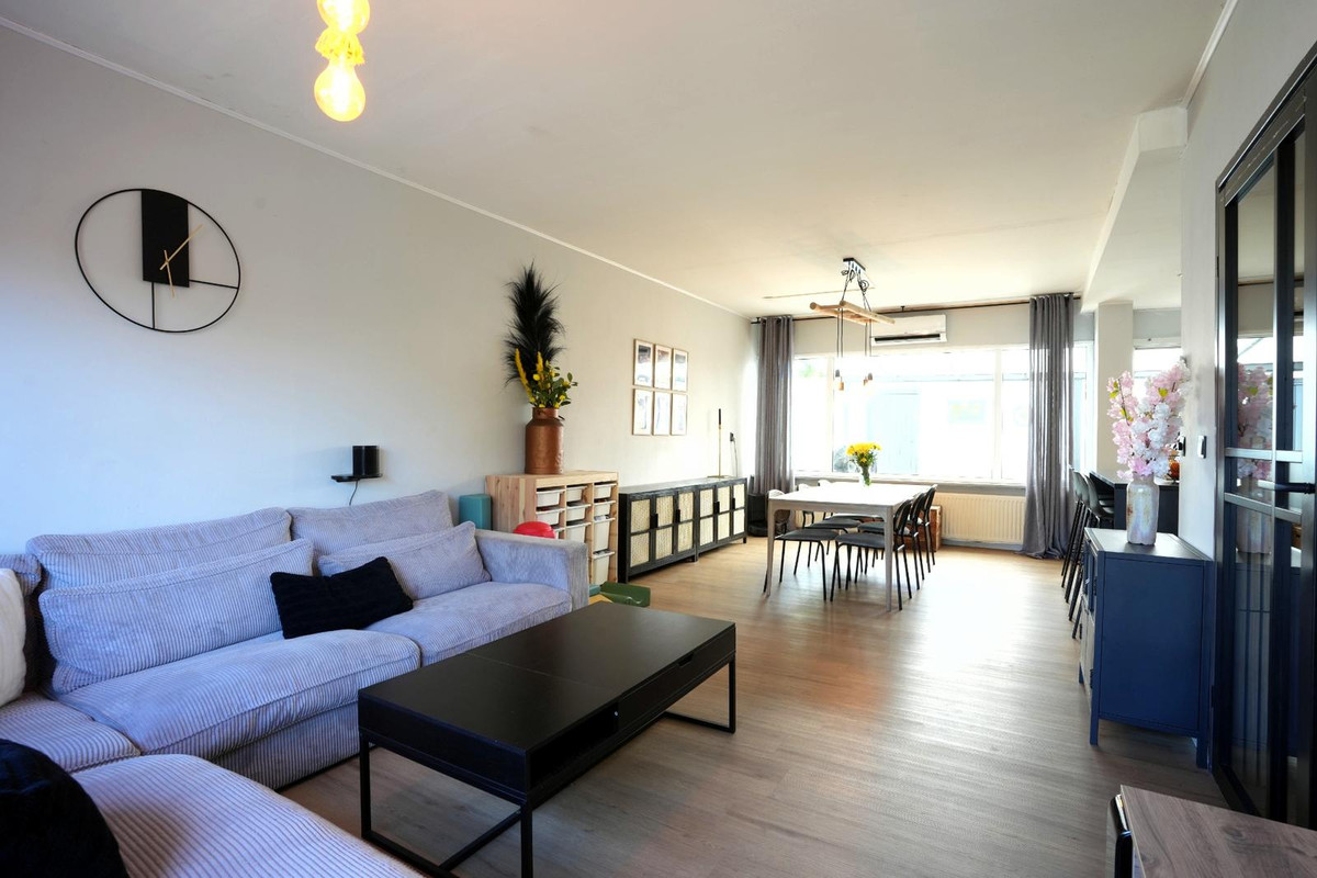 Tussenwoning te koop: Loobeek 38, Geleen