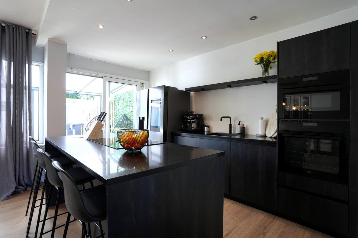 Tussenwoning te koop: Loobeek 38, Geleen