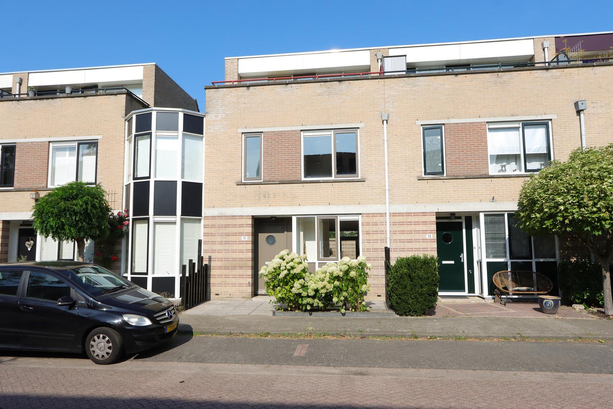 Tussenwoning te koop: Beatlesweg 11, Almere