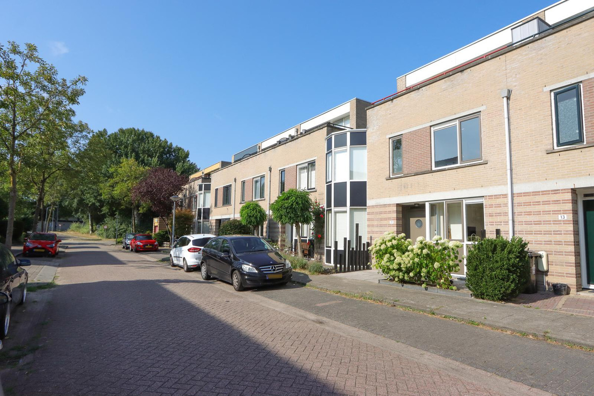 Tussenwoning te koop: Beatlesweg 11, Almere