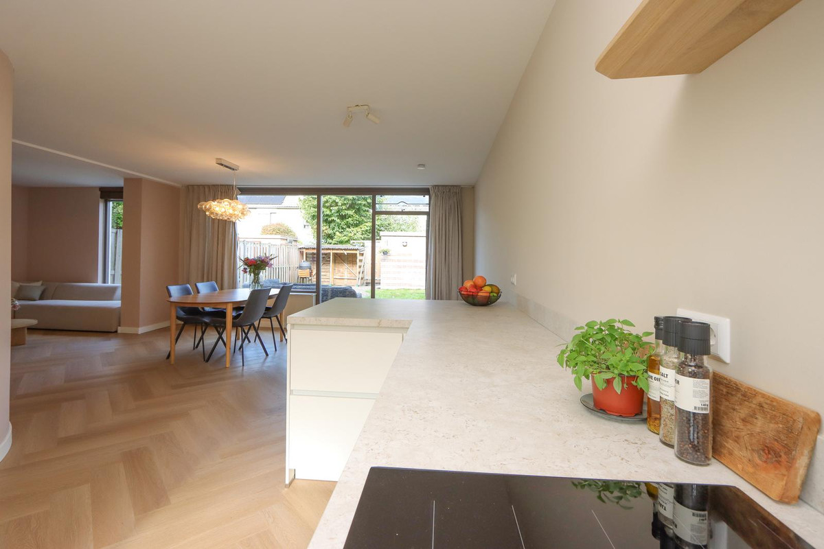 Tussenwoning te koop: Beatlesweg 11, Almere