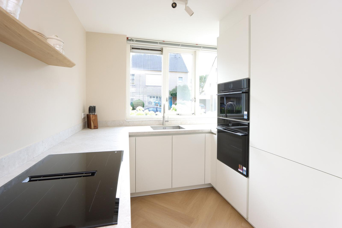 Tussenwoning te koop: Beatlesweg 11, Almere