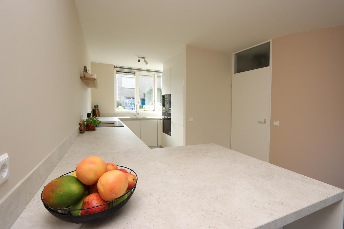 Tussenwoning te koop: Beatlesweg 11, Almere