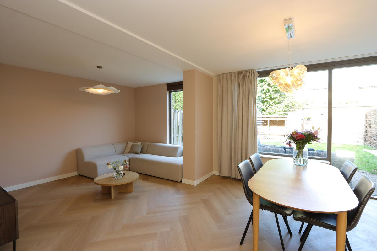 Tussenwoning te koop: Beatlesweg 11, Almere