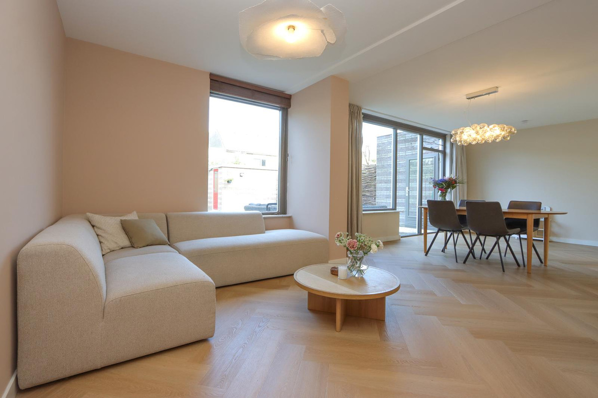 Tussenwoning te koop: Beatlesweg 11, Almere