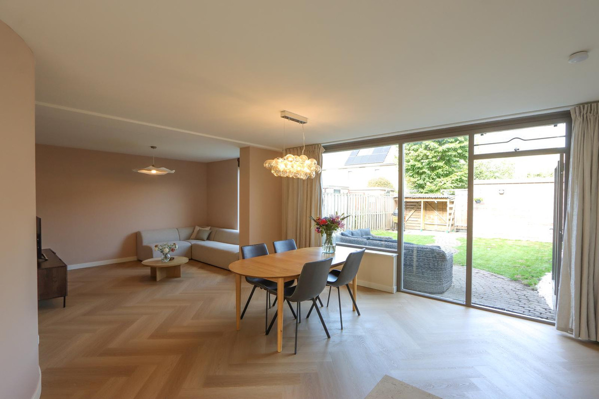 Tussenwoning te koop: Beatlesweg 11, Almere
