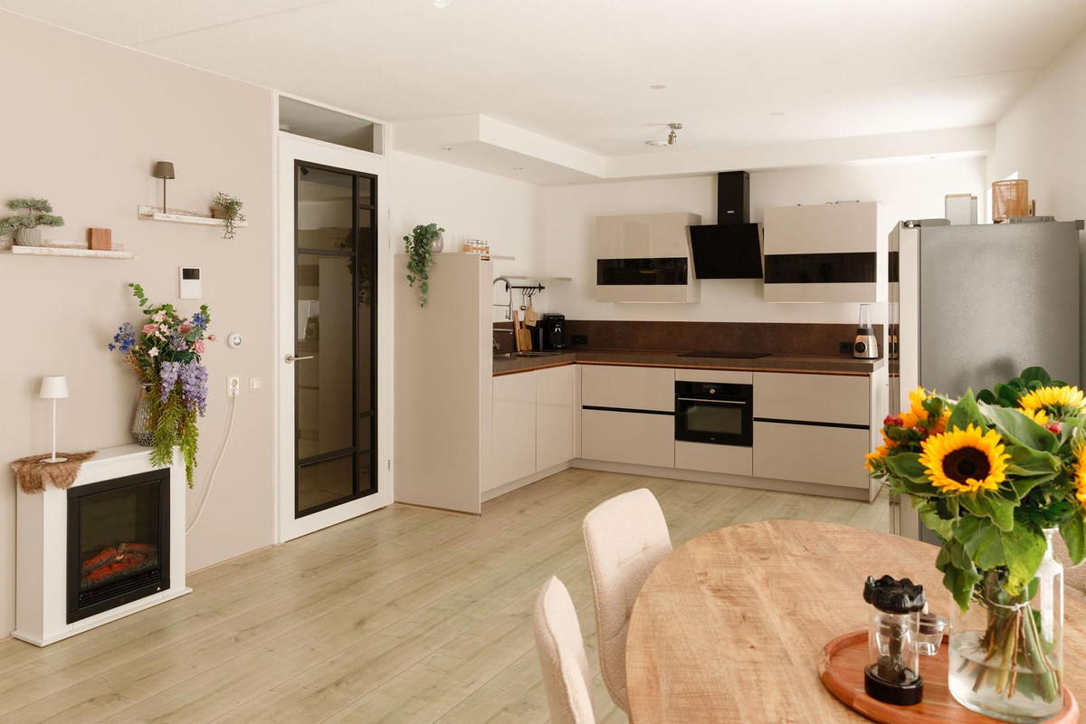 Appartement te koop: van der Hoopstraat 57B, Beverwijk
