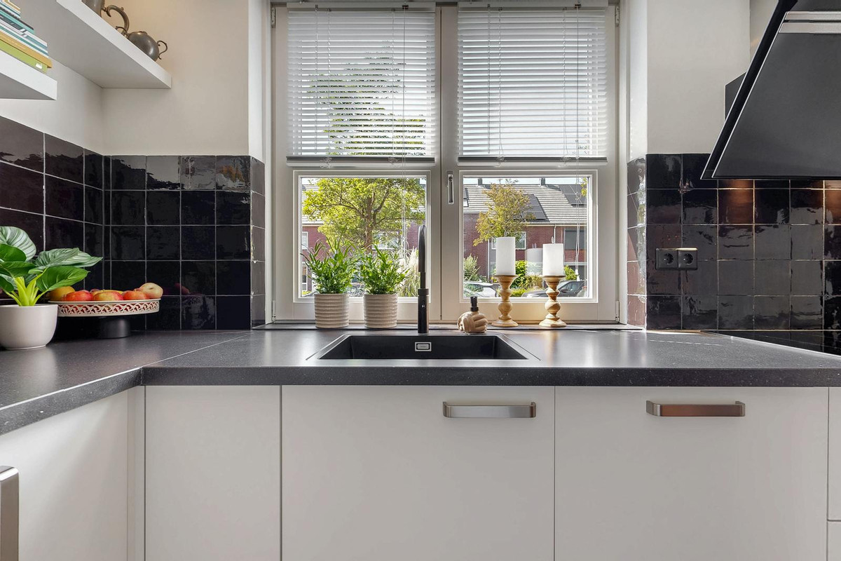 Tussenwoning te koop: Count Basielaan 40, Beverwijk